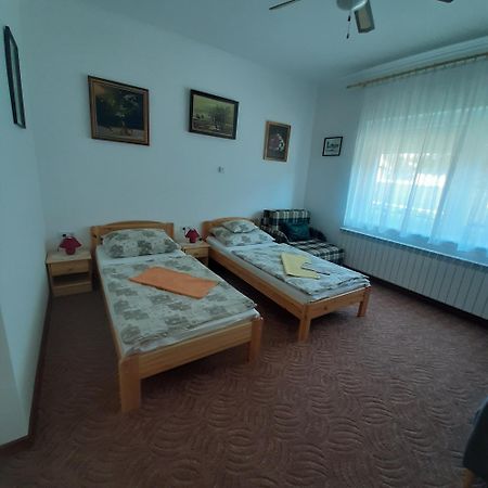Rozsa Vendeghaz Hotel Visegrad Exterior photo